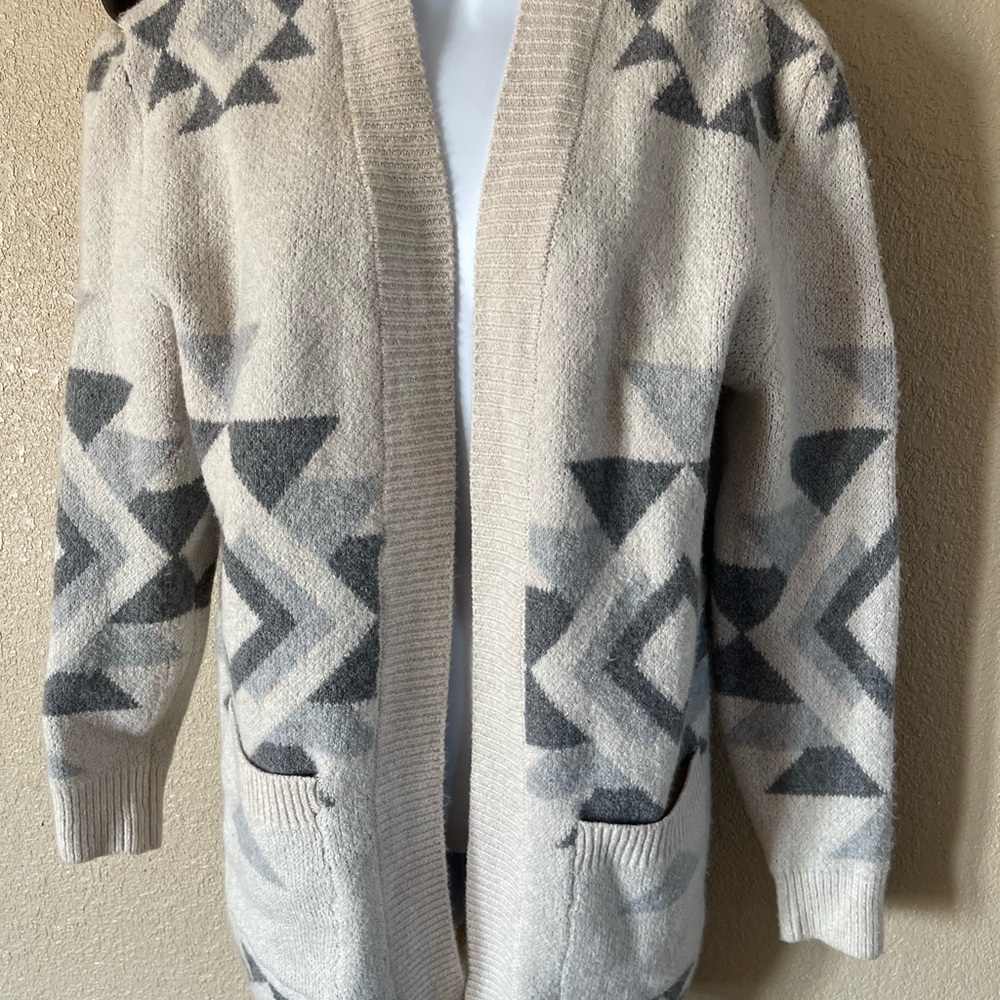 Southwestern Patterned Gray and Cream cardigan